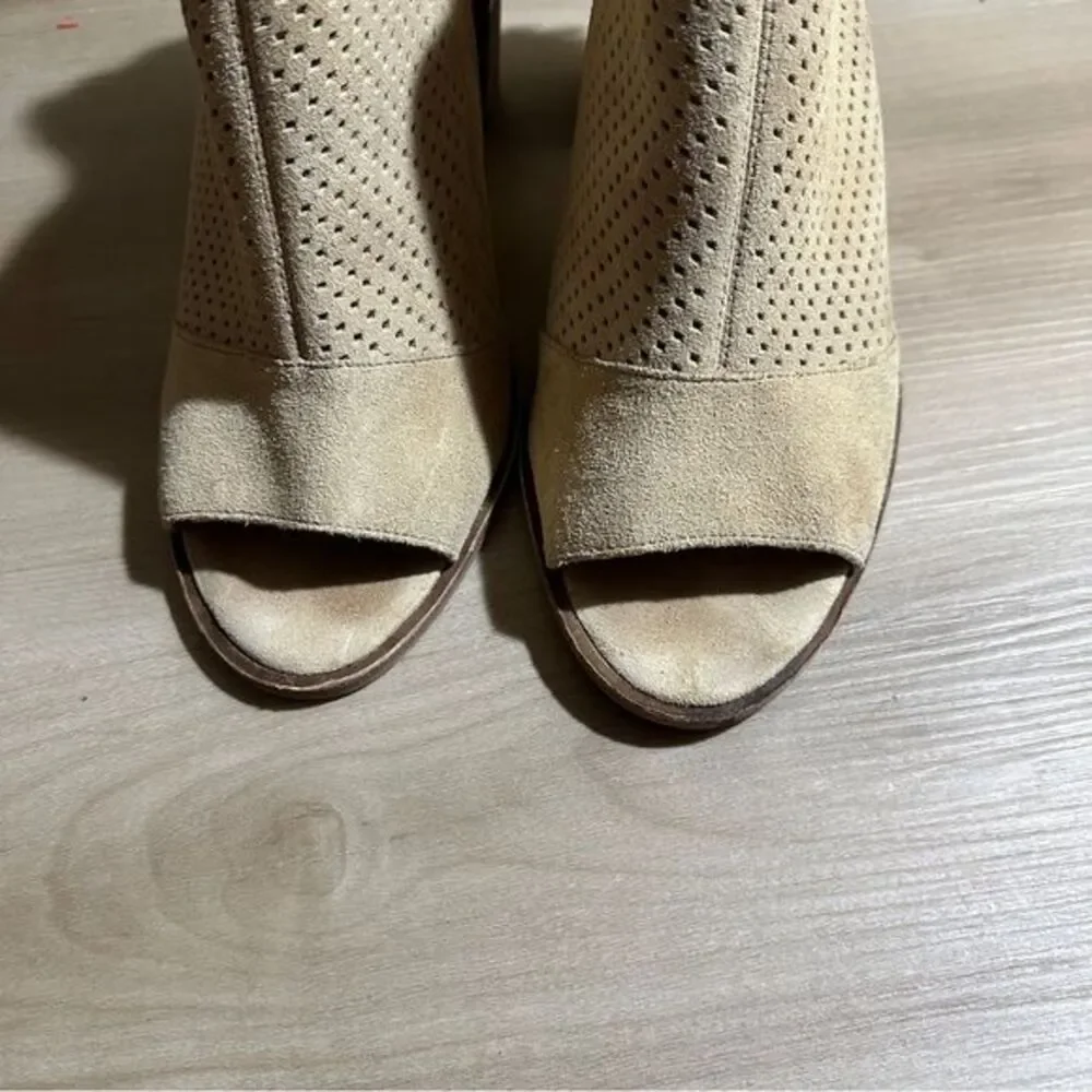 Gianni Bini Beige Women's Peep-Toe Suede Leather Summer Sandals US Size‎ 11